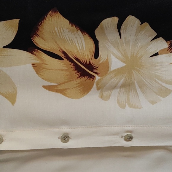 Oxide Sport Men's US L Button Down Tropical Shirt in Black, White, and Cream - Picture 2 of 8